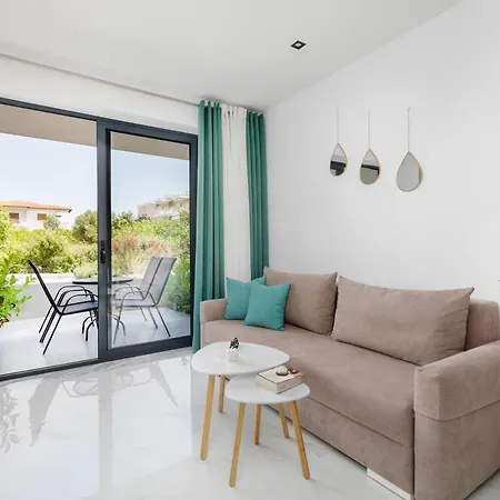 Apartment Greek 2